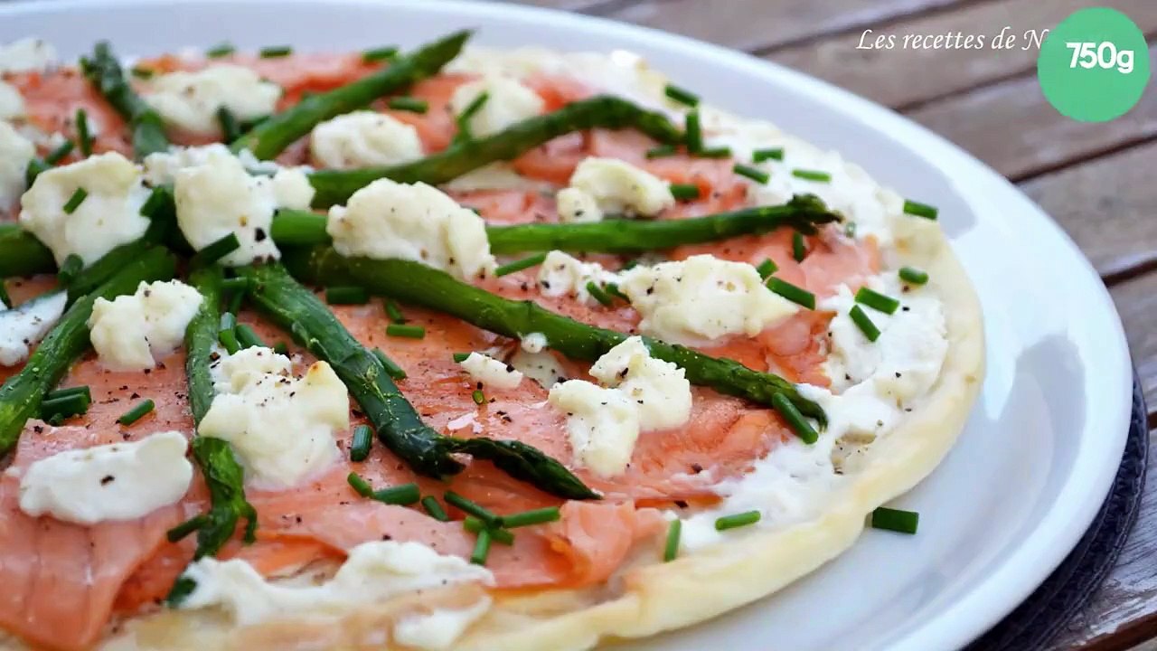 Pizza à la ricotta, saumon fumé et asperges vertes
