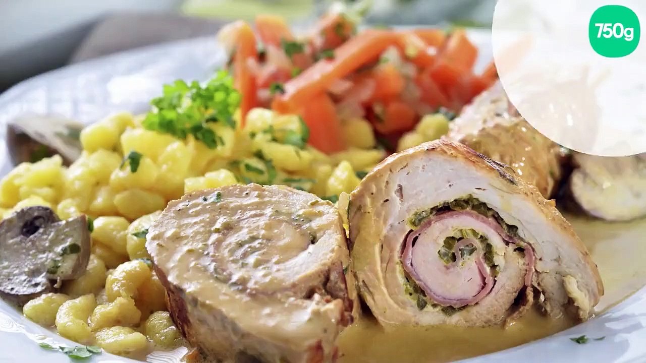 Roulés de poulet aux poireaux, jambon et petits légumes