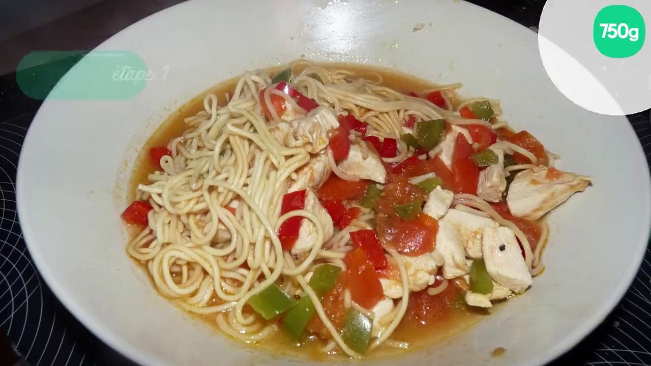 Wok poulet épicé et nouilles chinoises