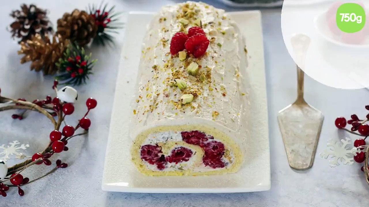Bûche roulée à la ricotta, framboises et pistaches