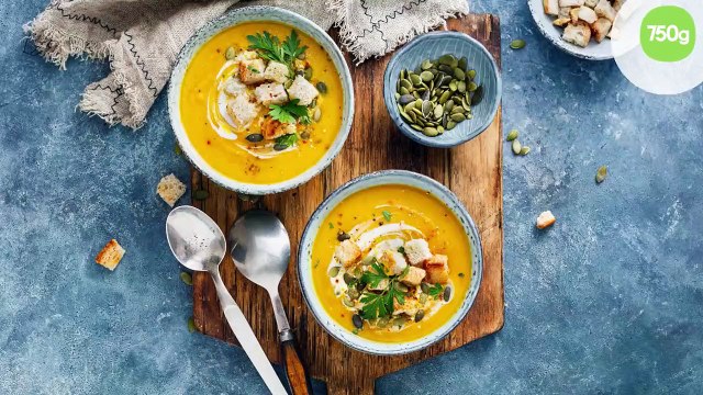 Velouté de carottes aux lentilles corail, cumin et lait de coco