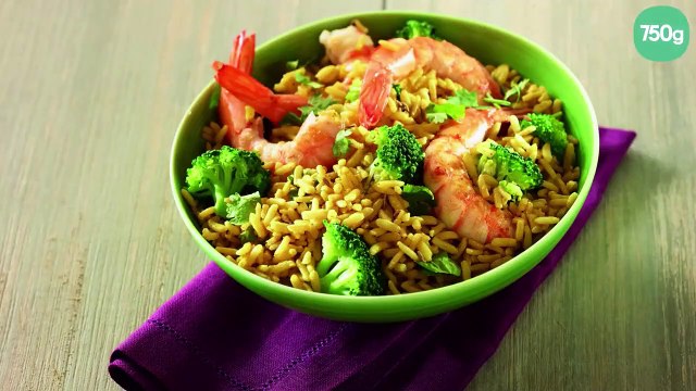 Riz complet au curry, crevettes et brocolis