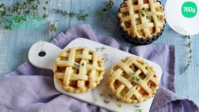 Tartelettes salées en croisillons à la ricotta, oignons, mortadelle et asperges vertes