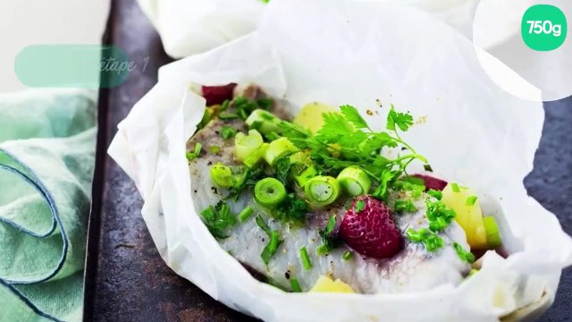 Papillotes de lieu à l'ananas et aux fraises