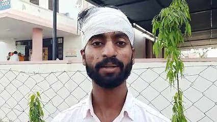 बाल बढ़ाने पर युवक को घर जाकर पीटा, सिर में आए टांके