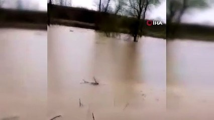 Görüntüler Bursa'dan... Azgın sular böyle yuttu