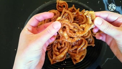  شباكية (ڨريوش بالطريقة المغربية) Chebakia Marocaine