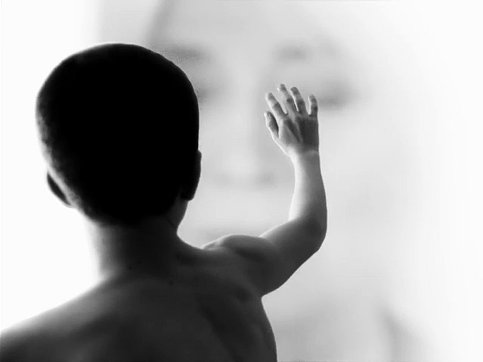 Françoise Hardy prend "Le large" : découvrez le clip