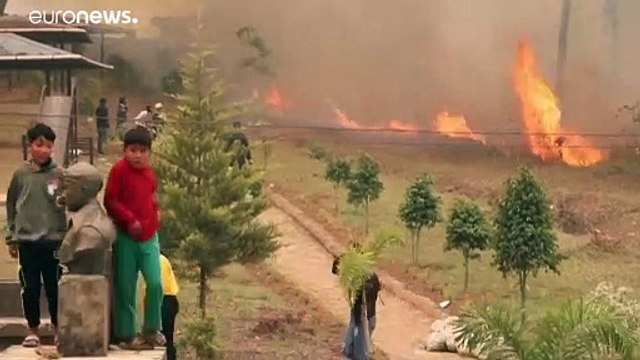 Hatalmas tűzvész pusztít Nepálban