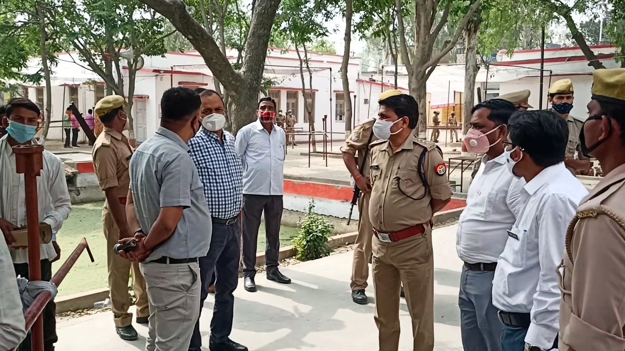 नामांकन प्रक्रिया का जायजा लेने पहुँचे एसडीएम