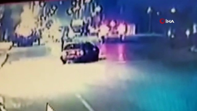 Pendik’te alev topuna dönen araç yangınının görüntüleri ortaya çıktı