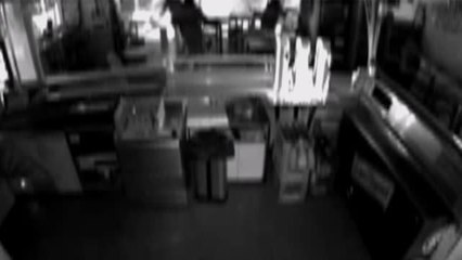 Impresionante alunizaje, robo y huída de tres ladrones en un bar de Valladolid