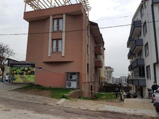 ÇATIDA BABASINA YARDIM EDERKEN DÜŞÜP ÖLEN GENÇ TOPRAĞA VERİLDİ