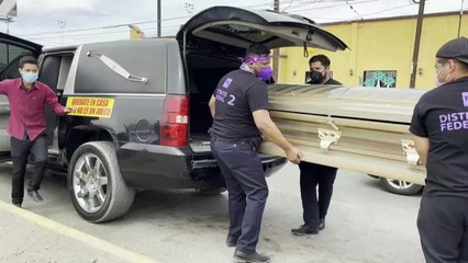 مرشح للانتخابات البرلمانية المكسيكية يطلق حملته من داخل نعش