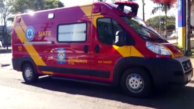 Idoso de 79 anos é socorrido após sofrer queda no Bairro Pacaembu