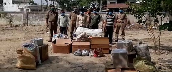 बिना लाइसेंस पटाखा बनाते चार अभियुक्तों को किया गिरफ्तार