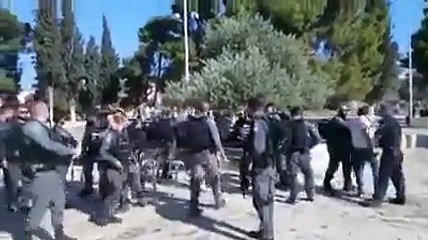 Siyonistlerden Mescid-i Aksa'da Kur'an okuyan Müslümanlara gözaltı