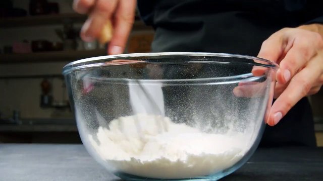 Оладьи с колбасой и сыром на кефире