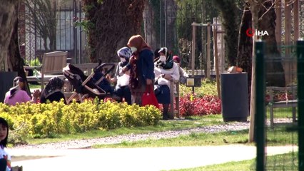 Güneşli havanın rehavetine kapılan vatandaşlar soluğu parklarda aldı