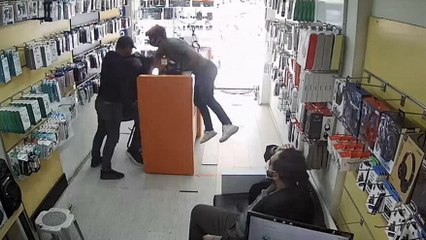 Boşanmak istemeyen eniştelerini 40 dakika dövdüler