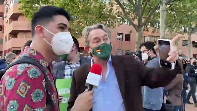Hermann Tertsch en el acto de campaña de Vox en Vallecas