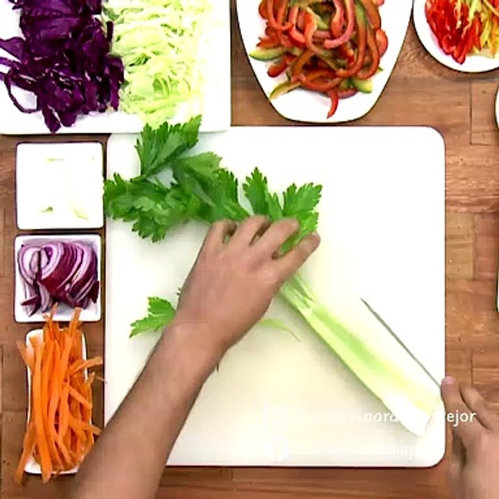 Versión de chopsuey con pollo