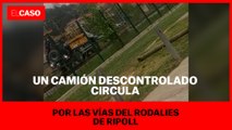 Un camión descontrolado circula por las vías del Rodalies de Ripoll