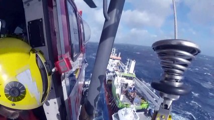 Elhalasztották az Északi-tengeren magára hagyott teherhajó mentését