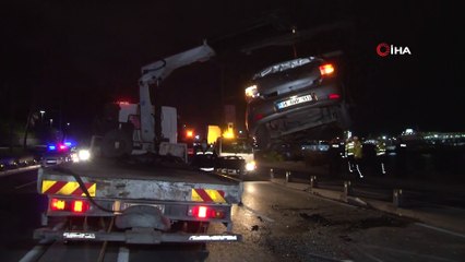 Üsküdar'da aşırı hız dehşeti...Önce çarptı sonra takla attı: 3 yaralı