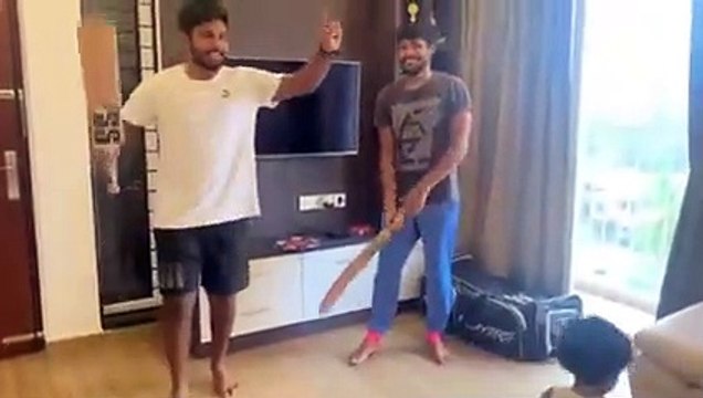 yt1s.com - Cricketers Playing Home Cricket ft Shikhar Dhawan Steve Smith Hardik Pandya Rashid Khan_v240P