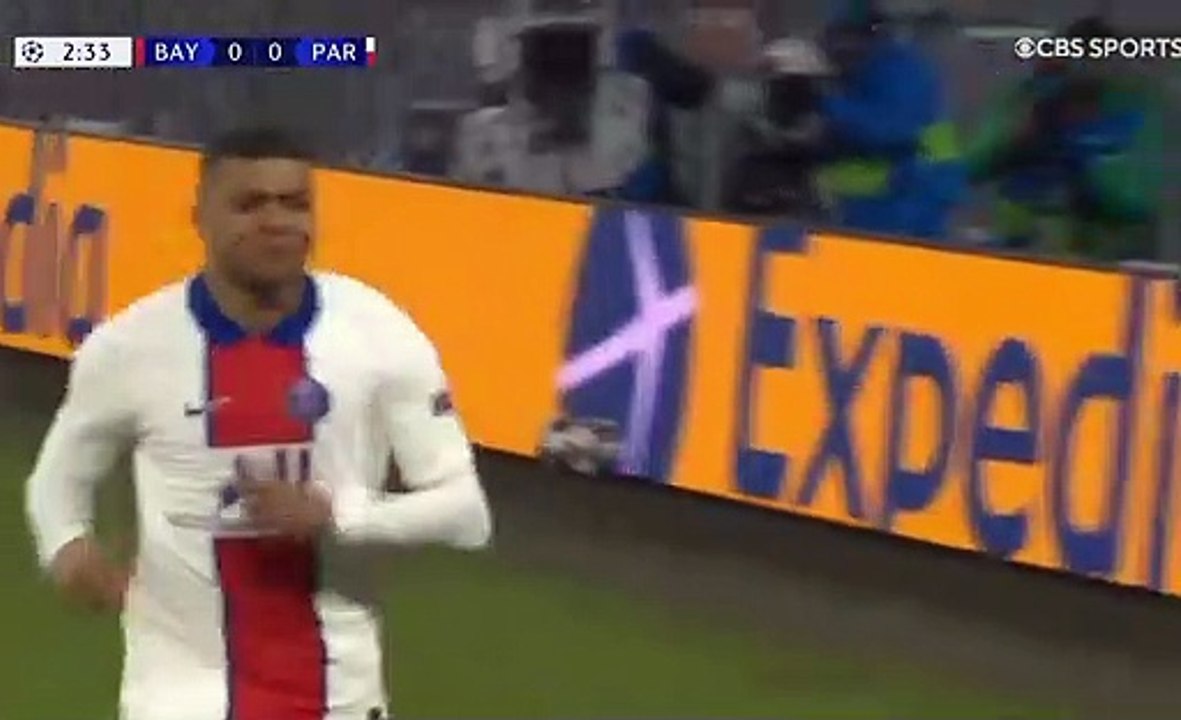 Manuel Neuer mắc sai lầm khi để cho Kylian Mbappe ghi bàn từ rất sớm