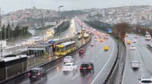 İstanbul’da soğuk ve yağışlı hava etkili olmaya başladı