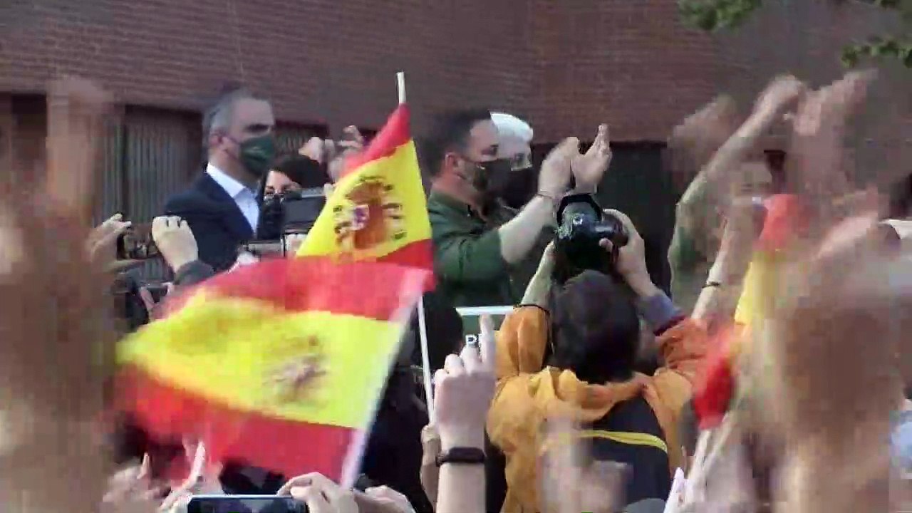 Disturbios, 20 agentes heridos y dos detenidos: el saldo de mitin de Vox en Vallecas