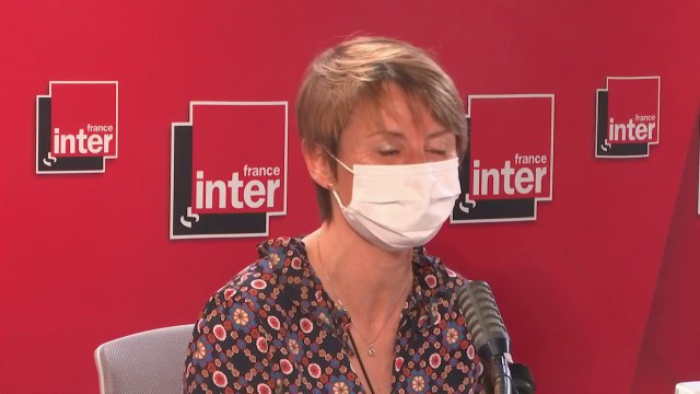 Sabrina Krief : Les grands singes vivent en forêt tropicale. L'agriculture, et particulièrement l'agriculture intensive, prend le pas sur cette forêt, et elle est associée à d'autres menaces comme le braconnage ou les maladies.