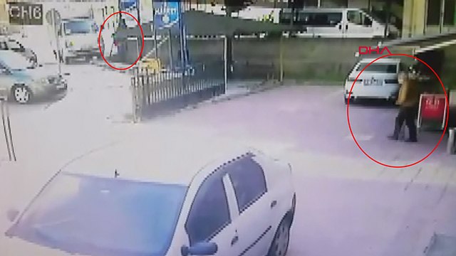 İki kişi ölümden kıl payı kurtuldu