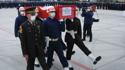 Türk Yıldızları’nın şehit pilotu memleketine uğurlandı