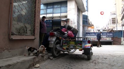 İki kişinin zor kaldırdığı  demir tezgahı tek başına kaldırıp çaldı...O anlar kamerada