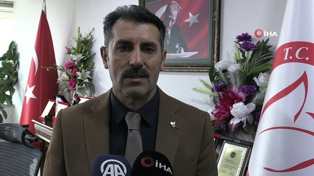 Nisan ayında 20 metreyi bulan kar için yol açma çalışması