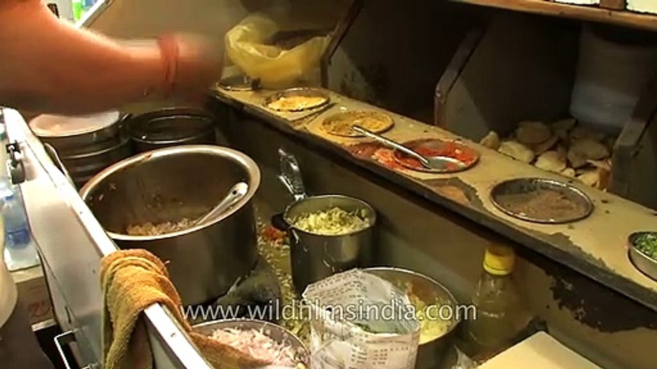 How Bhelpuri is made!