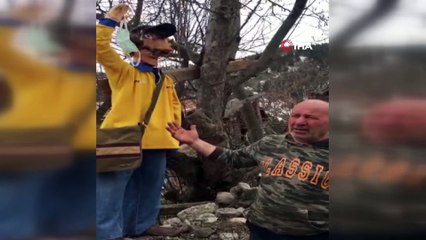Vaka sayısı sıfır olan köyde ilginç korona önlemi...Köyün girişine ahşaptan insan heykeli yaptılar, çantasına da maske doldurdular