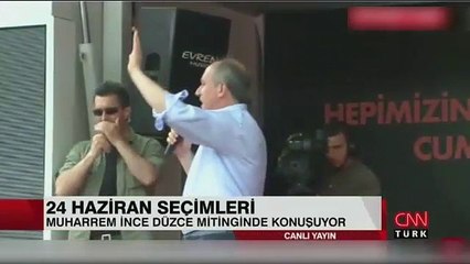 Yayın birden kesilince CNN spikeri fena yakalandı!