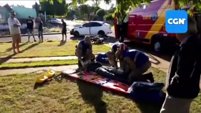 Homem fica ferido em colisão entre carro e moto no Cascavel Velho