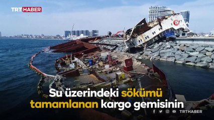 Dev gemi su altında sökülüyor