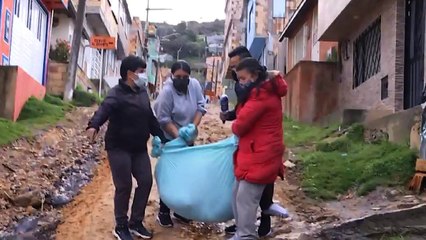 Familia se enfrenta a una travesía en Usme para trasladar a joven en condición especial