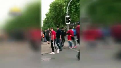 Alman polisi kudurdu! Galatasaraylılara köpekle saldırdı