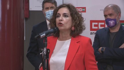 Montero pide al presidente andaluz que no se "deslice" por la "pendiente del populismo"