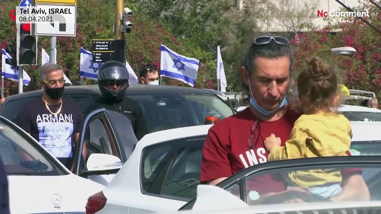 Israelis stand silent as siren marks Holocaust Day