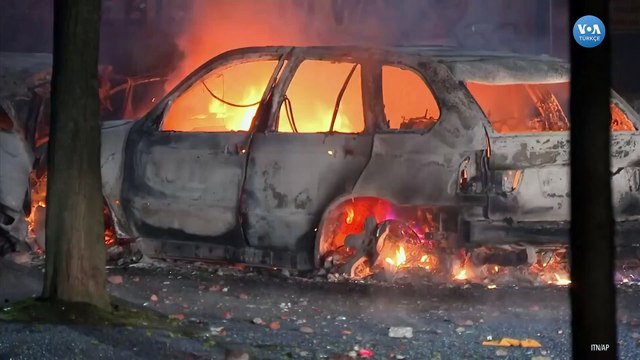 Kuzey İrlanda’da Şiddet Sürüyor