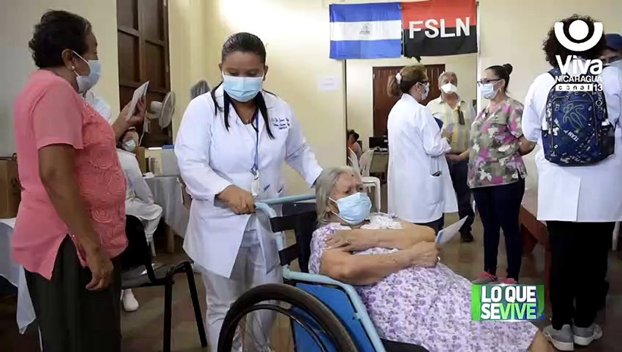Pacientes crónicos y adultos mayores reciben vacuna Covishield en León