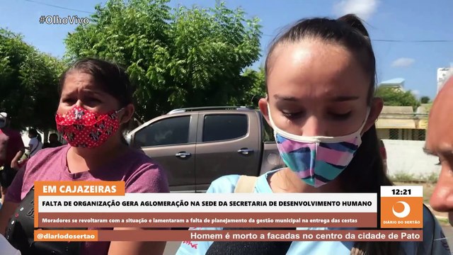 Aglomeração na entrega de cestas básicas em Cajazeiras-PB